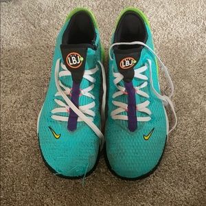 Nike LeBron 16 low shoes